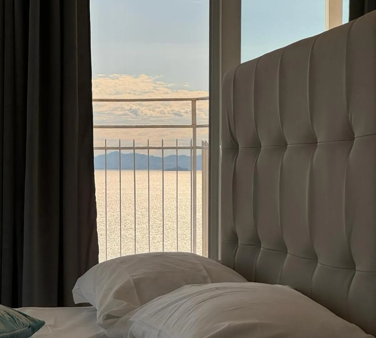 Suite Torre Azzurra B&B - Rooftop Sea View Follonica Bed & Breakfast