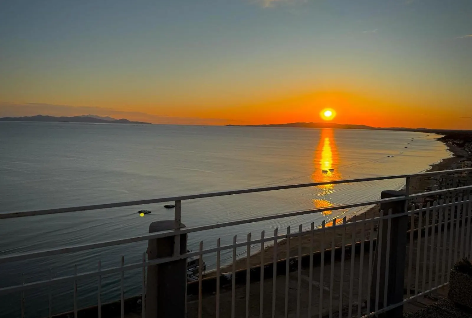 Suite Torre Azzurra B&B - Rooftop Sea View Follonica Bed & Breakfast