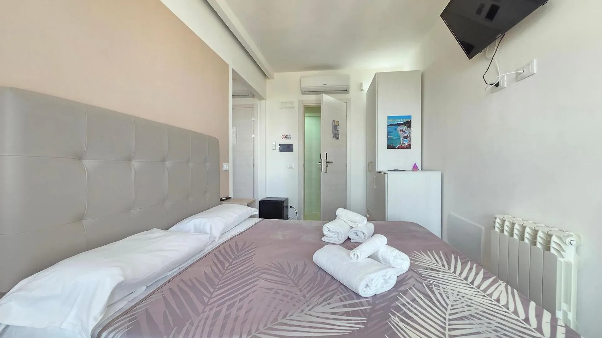 Suite Torre Azzurra B&B - Rooftop Sea View Follonica Bed & Breakfast