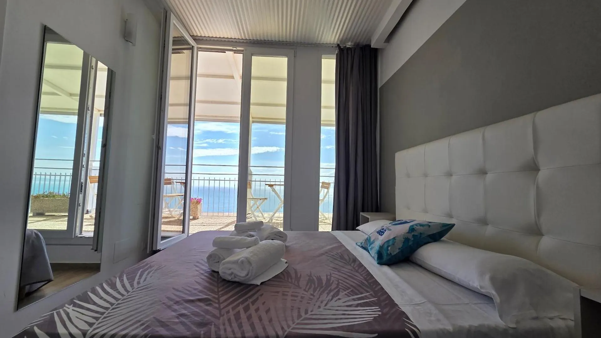 Suite Torre Azzurra B&B - Rooftop Sea View Follonica Bed & Breakfast
