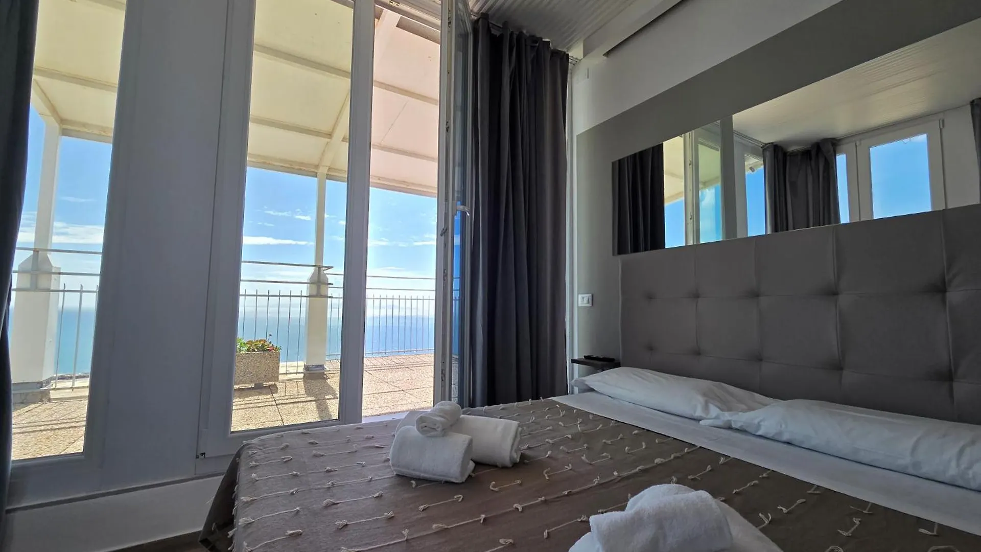 Suite Torre Azzurra B&B - Rooftop Sea View Follonica