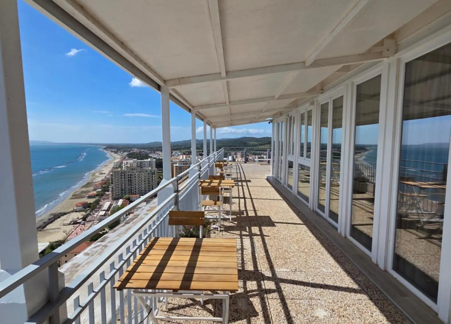 Suite Torre Azzurra B&B - Rooftop Sea View Follonica Bed & Breakfast