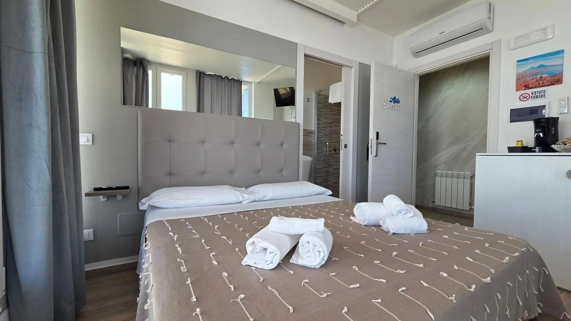 Suite Torre Azzurra B&B - Rooftop Sea View Follonica 0*,  Italia