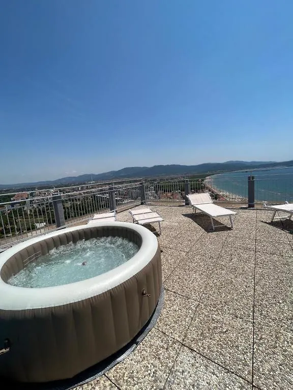 Suite Torre Azzurra B&B - Rooftop Sea View Follonica Italia