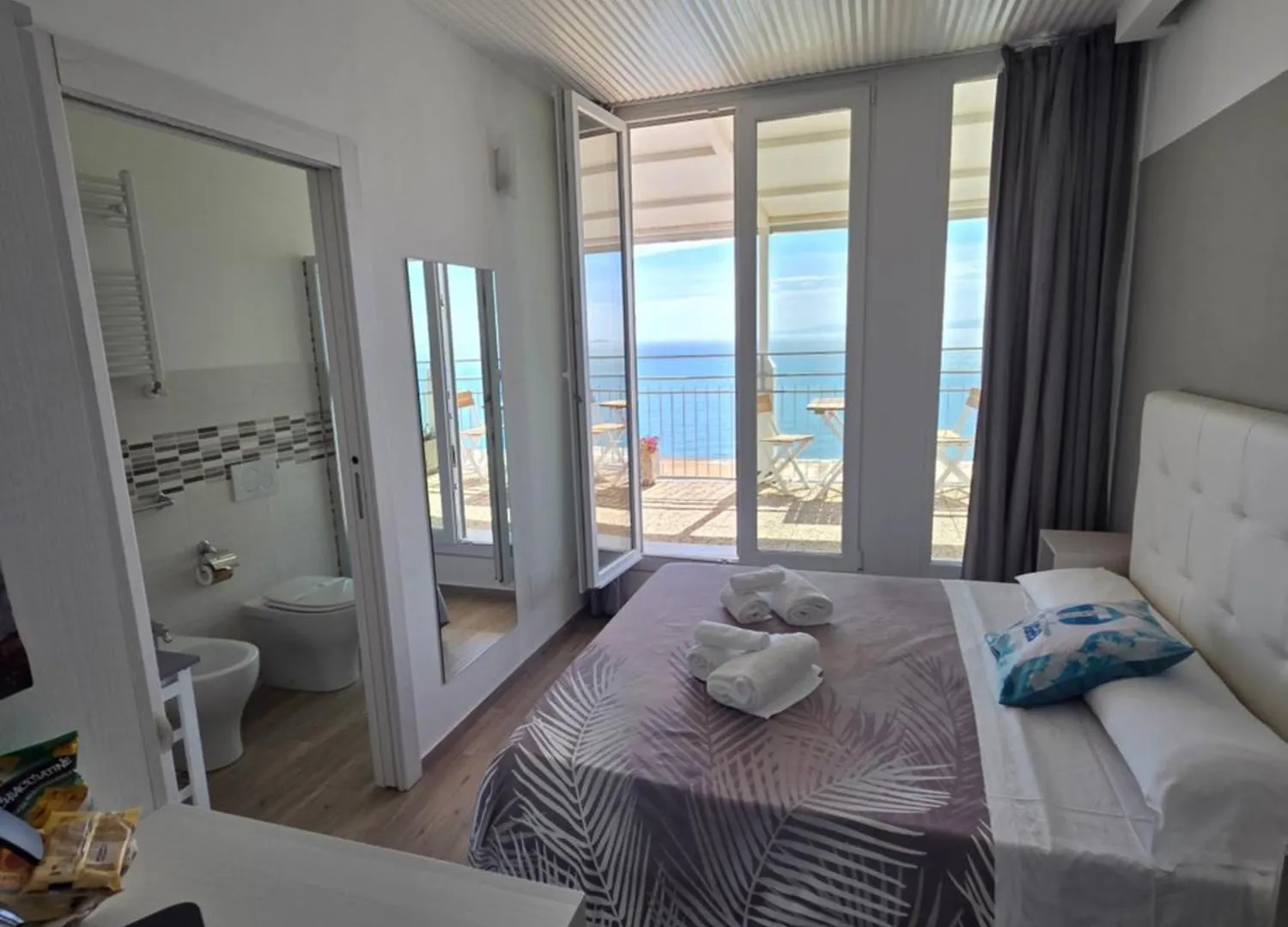 Bed and breakfast Suite Torre Azzurra B&B - Rooftop Sea View Follonica Italia