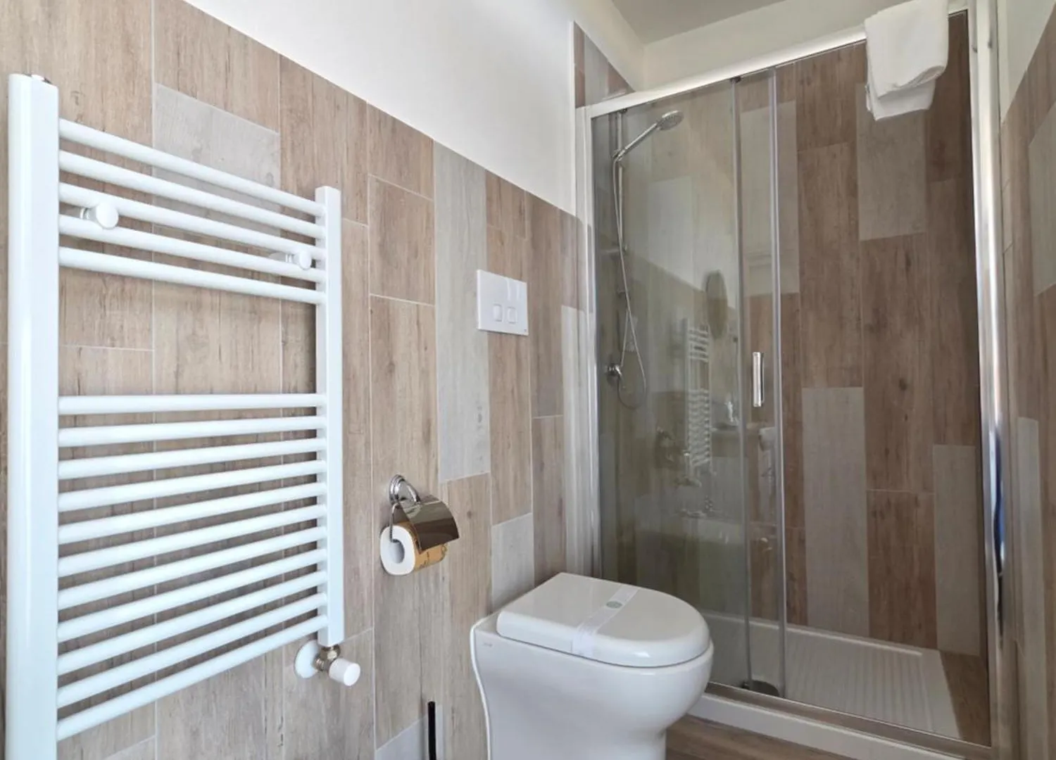 Suite Torre Azzurra B&B - Rooftop Sea View Follonica 0*,  Italia